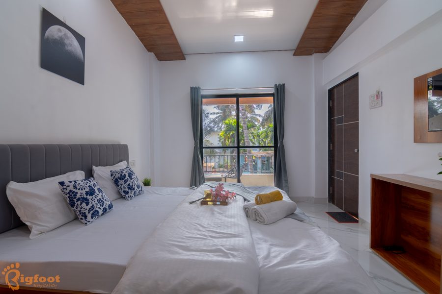 Deluxe room with natural light