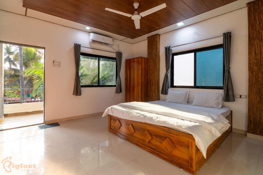 Family room spacious interior