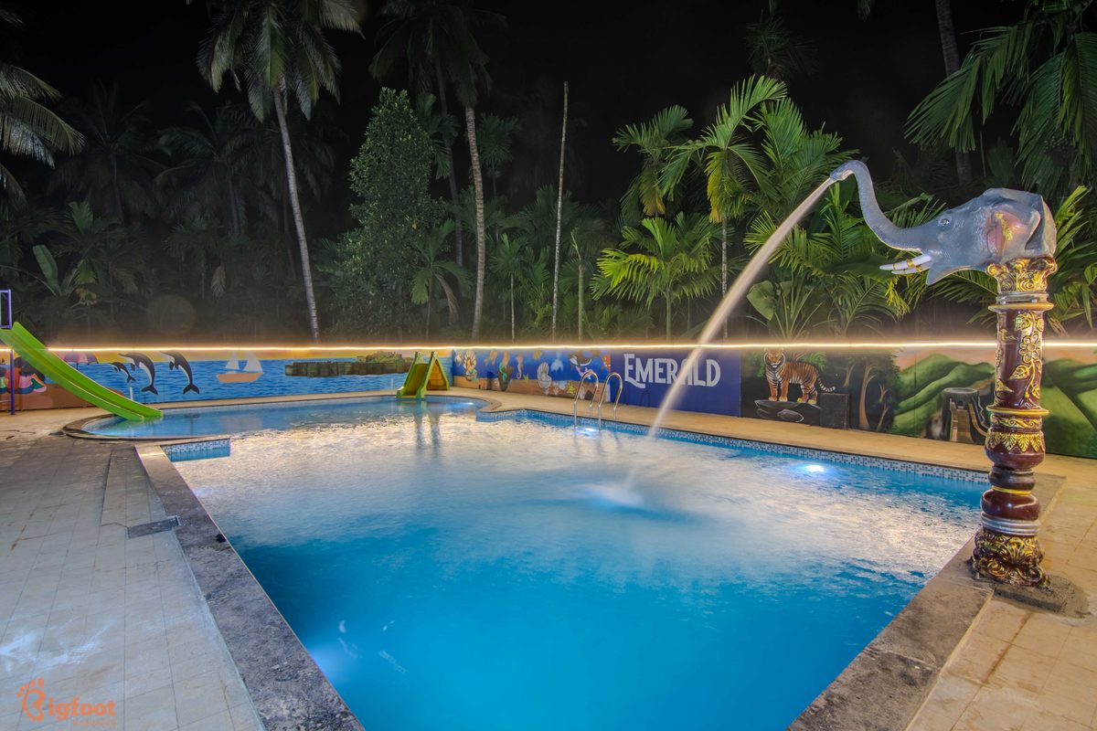 Swimming pool at Emerald Resort Diveagar